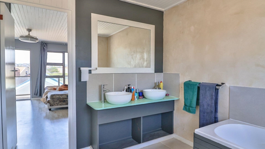 4 Bedroom Property for Sale in De Kelders Western Cape